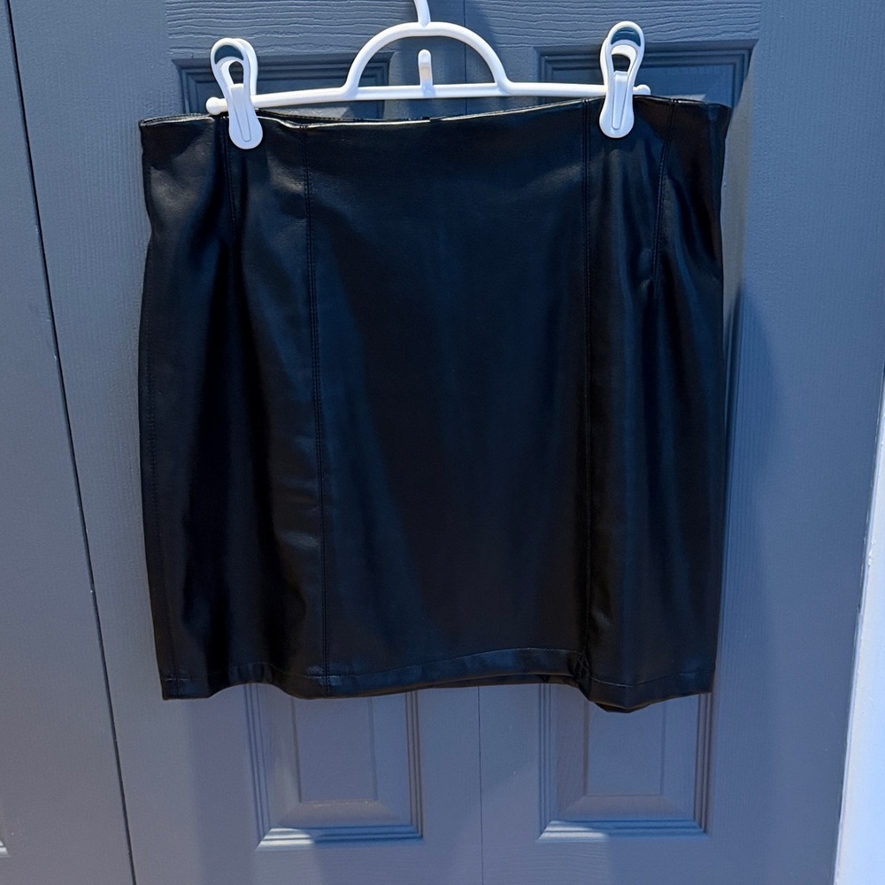 Faux leather mini skirt